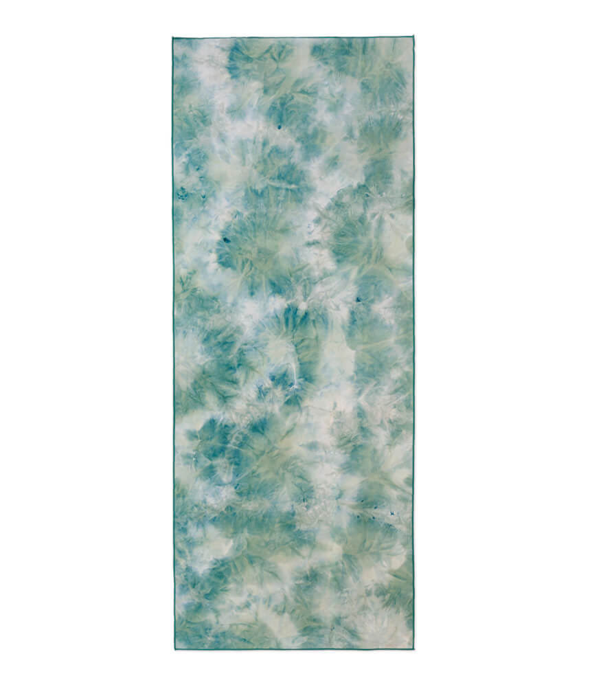 ผ้าปูทับเสื่อโยคะ Manduka รุ่น eQua&reg; สีเขียวลาย (72")